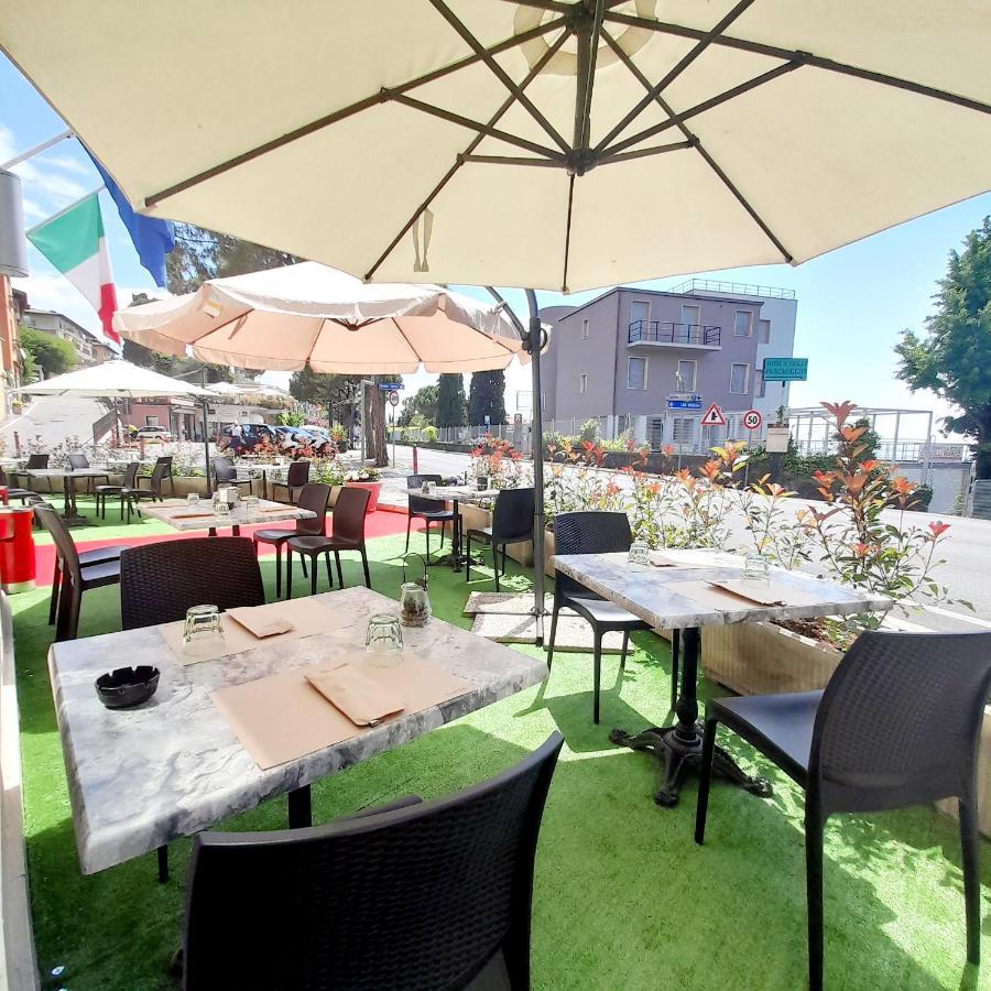 Bike Hotel Touring Gardone Riviera & Wellness Екстер'єр фото