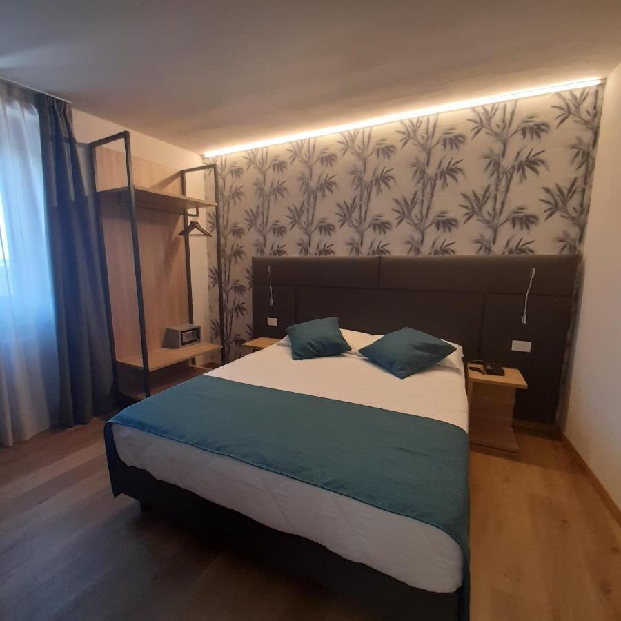 Bike Hotel Touring Gardone Riviera & Wellness Екстер'єр фото
