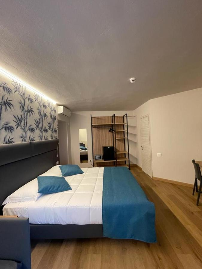 Bike Hotel Touring Gardone Riviera & Wellness Екстер'єр фото