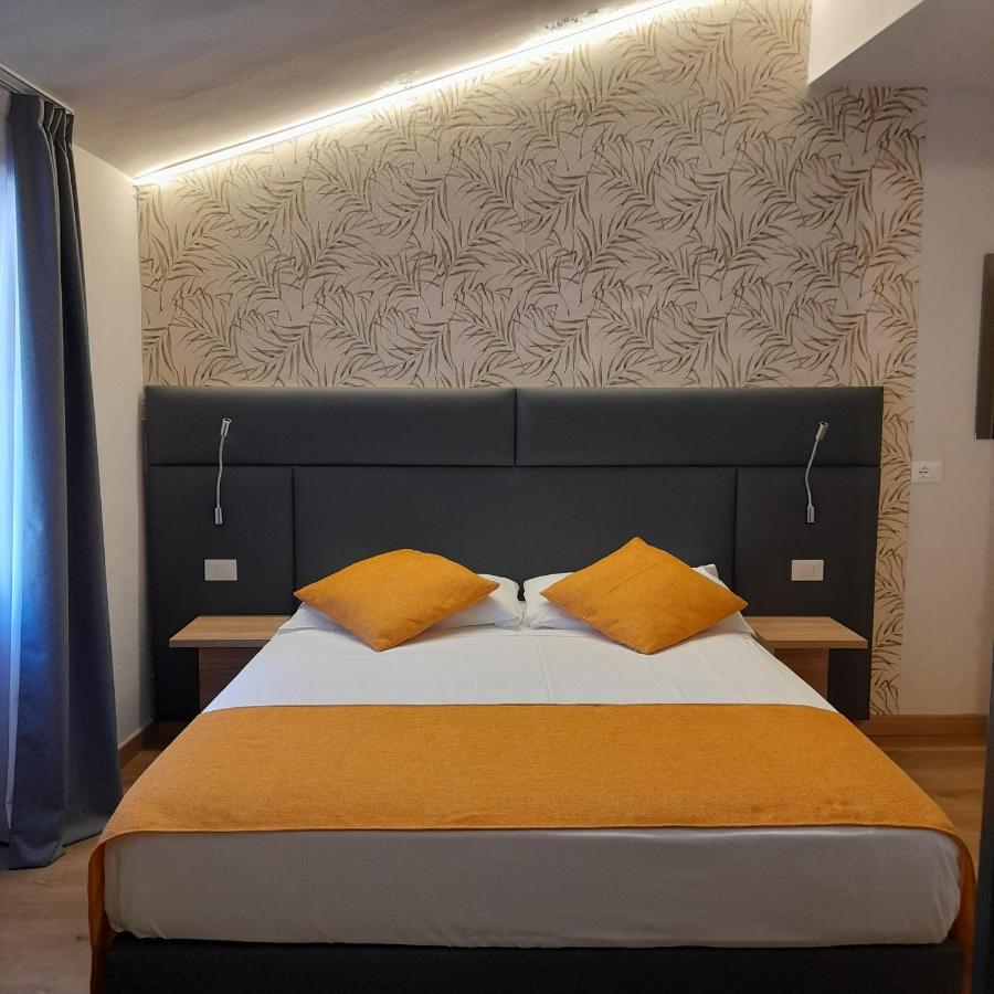 Bike Hotel Touring Gardone Riviera & Wellness Екстер'єр фото