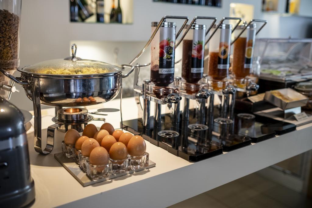 Bike Hotel Touring Gardone Riviera & Wellness Екстер'єр фото