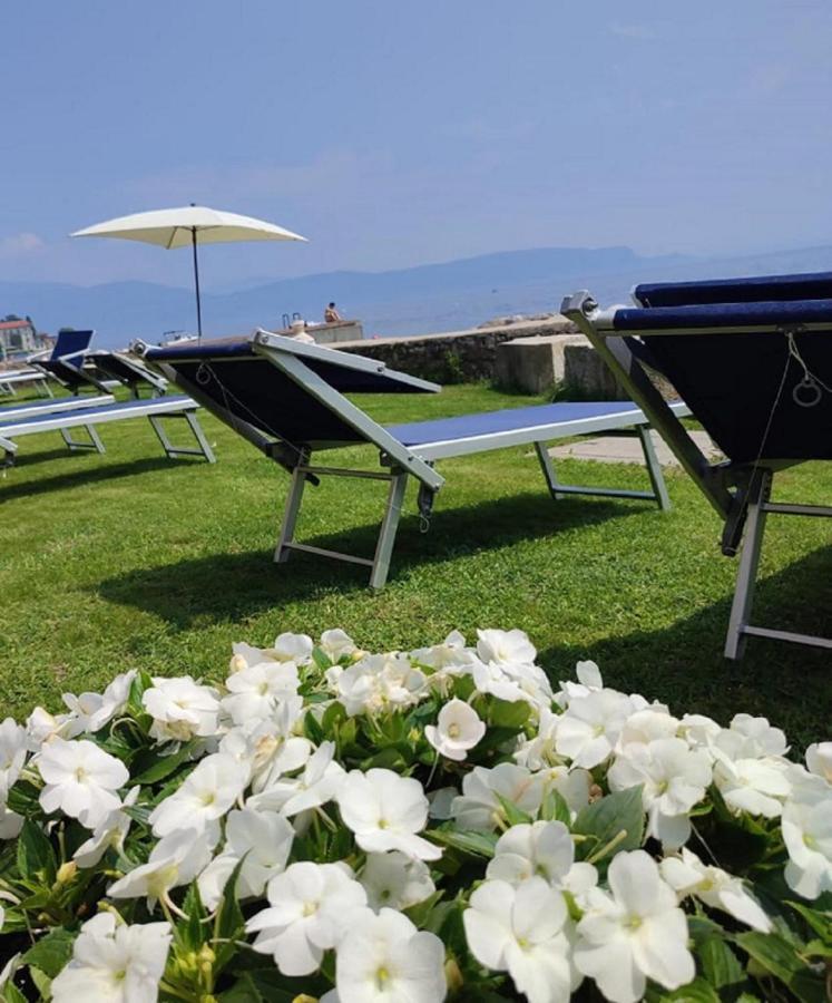 Bike Hotel Touring Gardone Riviera & Wellness Екстер'єр фото