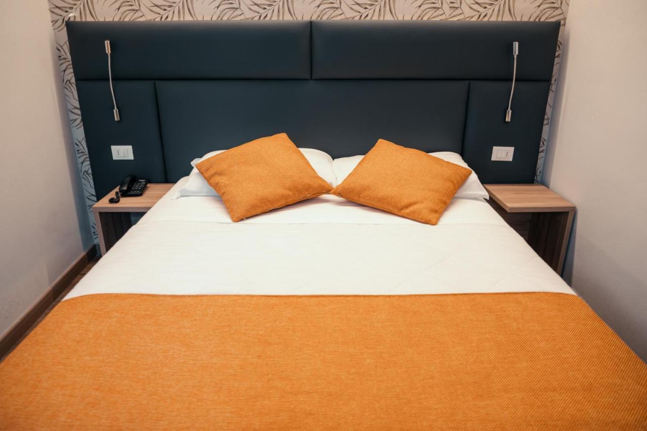 Bike Hotel Touring Gardone Riviera & Wellness Екстер'єр фото