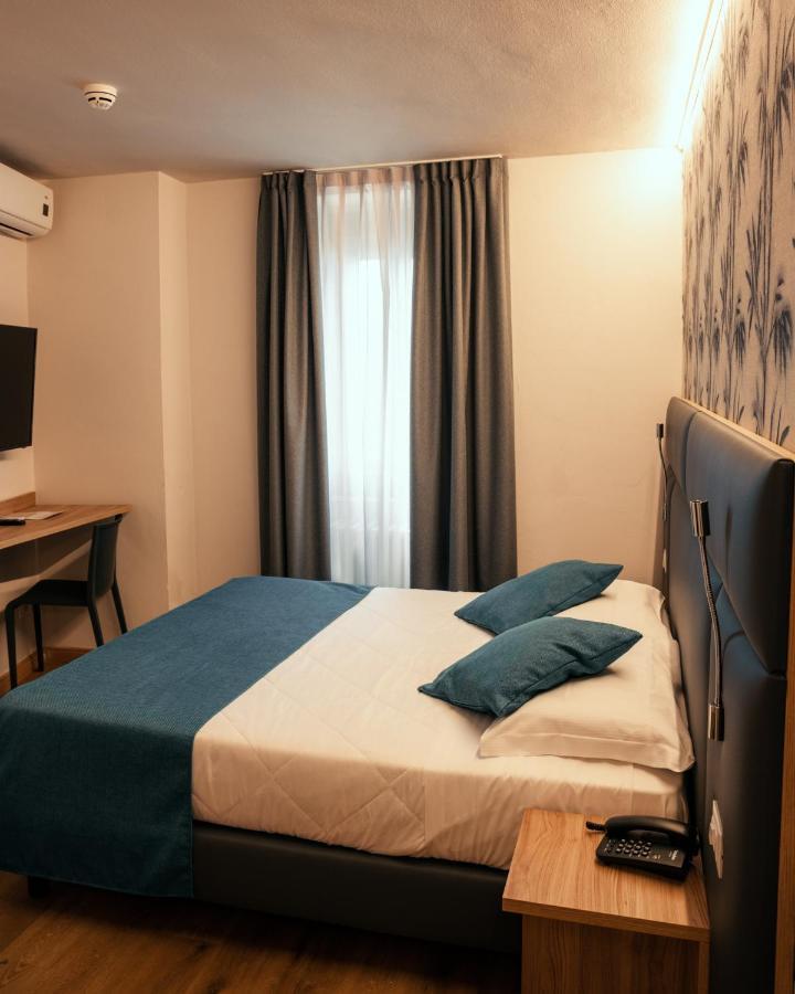 Bike Hotel Touring Gardone Riviera & Wellness Екстер'єр фото